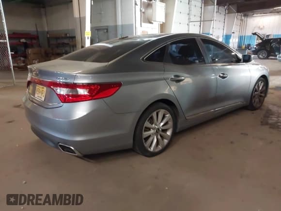 ✅ 2016 Hyundai Azera Limited • VIN: KMHFH4JG0GA529633 • Lot: 43896389. Wystawiony na IAAI z przebiegiem 132 386 mil. Bezpłatny archiwum sprzedaży aukcyjnych z USA i szczegółowy raport historii pojazdu na DreamBid. Zdjęcie 4.