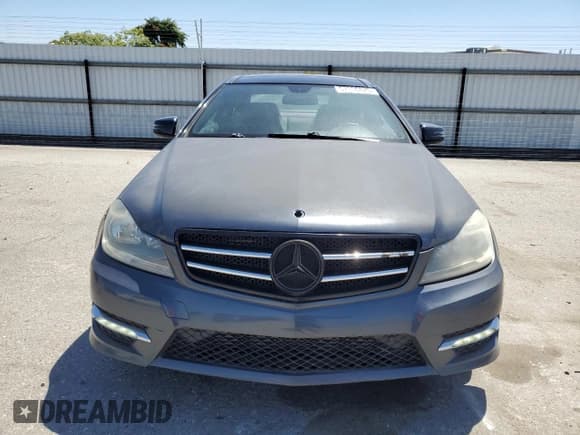 ✅ 2013 Mercedes-Benz C 250 • VIN: WDDGJ4HB2DF994782 • Lot: 57336875. Wystawiony na Copart z przebiegiem 113 762 mil. Bezpłatny archiwum sprzedaży aukcyjnych z USA i szczegółowy raport historii pojazdu na DreamBid. Zdjęcie 5.