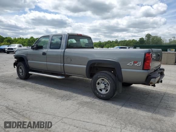 ✅ 2006 Chevrolet Silverado 2500HD Work Truck • VIN: 1GCHK29U56E162409 • Lot: 57626185. Wystawiony na Copart z przebiegiem 147 922 mil. Bezpłatny archiwum sprzedaży aukcyjnych z USA i szczegółowy raport historii pojazdu na DreamBid. Zdjęcie 2.