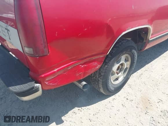 ✅ 1994 Chevrolet Silverado 2500 • VIN: 1GCFC24KXRE116072 • Lot: 42109439. Wystawiony na IAAI z przebiegiem 212 142 mil. Bezpłatny archiwum sprzedaży aukcyjnych z USA i szczegółowy raport historii pojazdu na DreamBid. Zdjęcie 12.