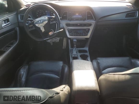 ✅ 2015 Hyundai Sonata Sport • VIN: 5NPE34AB6FH210389 • Lot: 53758385. Wystawiony na Copart z przebiegiem 130 095 mil. Bezpłatny archiwum sprzedaży aukcyjnych z USA i szczegółowy raport historii pojazdu na DreamBid. Zdjęcie 8.