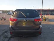 ✅ 2019 Toyota Highlander Hybrid XLE • VIN: 5TDJGRFH9KS065141 • Лот: 41745112. Опубликован ранее на IAAI с пробегом 178 841 миль. Бесплатный доступ к архиву аукционных продаж из США и подробный отчёт об истории автомобиля на DreamBid. Изображение 16.