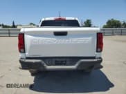 ✅ 2024 Chevrolet Colorado 2WD Work Truck • VIN: 1GCGSBEC0R1274054 • Lot: 56400025. Wystawiony na Copart z przebiegiem 23 427 mil. Bezpłatny archiwum sprzedaży aukcyjnych z USA i szczegółowy raport historii pojazdu na DreamBid. Zdjęcie 6.