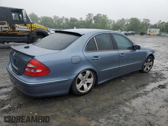 ✅ 2005 Mercedes-Benz E 500 • VIN: WDBUF83J35X172653 • Lot: 61388735. Listed on Copart with 163,088 mi. Free auction sales archive from the USA and detailed vehicle history report at DreamBid. Image 3.