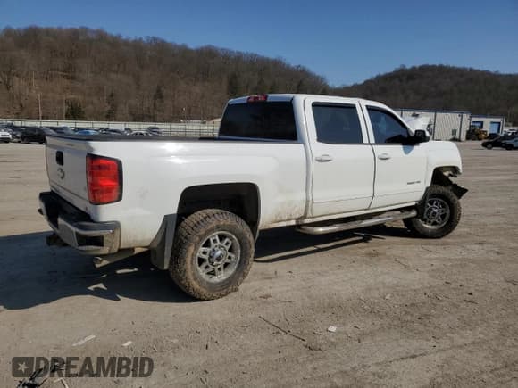 ✅ 2016 Chevrolet Silverado 2500HD LT • VIN: 1GC1KVEG4GF185887 • Lot: 48914145. Wystawiony na Copart z przebiegiem 107 945 mil. Bezpłatny archiwum sprzedaży aukcyjnych z USA i szczegółowy raport historii pojazdu na DreamBid. Zdjęcie 3.