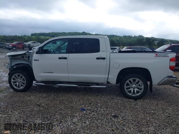 ✅ 2018 Toyota Tundra SR5 • VIN: 5TFDW5F12JX735228 • Лот: 43255268. Опубликован ранее на IAAI с пробегом 47 638 миль. Бесплатный доступ к архиву аукционных продаж из США и подробный отчёт об истории автомобиля на DreamBid. Изображение 15.