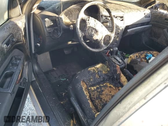 ✅ 2005 Volkswagen Golf GL • VIN: 9BWFL61J654032176 • Lot: 70890134. Wystawiony na Copart z przebiegiem Nie podano. Bezpłatny archiwum sprzedaży aukcyjnych z USA i szczegółowy raport historii pojazdu na DreamBid. Zdjęcie 8.