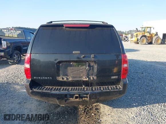 ✅ 2007 Chevrolet Suburban LT • VIN: 3GNFC16077G153129 • Lot: 42059118. Listed on IAAI with 280,604 mi. Free auction sales archive from the USA and detailed vehicle history report at DreamBid. Image 16.