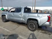 ✅ 2024 Toyota Tacoma SR5 • VIN: 3TMLB5JN5RM000794 • Lot: 43782792. Wystawiony na IAAI z przebiegiem 12 877 mil. Bezpłatny archiwum sprzedaży aukcyjnych z USA i szczegółowy raport historii pojazdu na DreamBid. Zdjęcie 3.