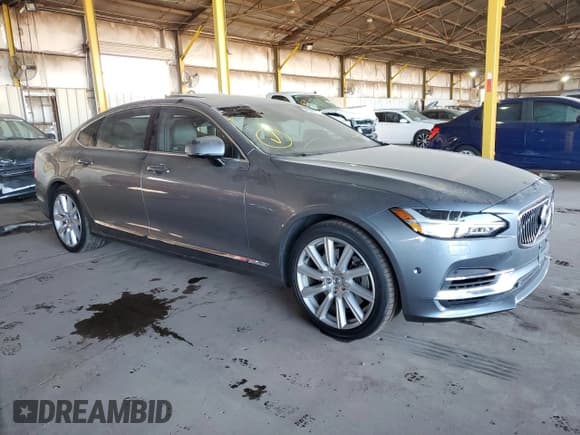 ✅ 2018 Volvo S90 Inscription • VIN: LVYBR0AL8JP056213 • Лот: 40087633. Опубликован ранее на Copart с пробегом Не указан. Бесплатный доступ к архиву аукционных продаж из США и подробный отчёт об истории автомобиля на DreamBid. Изображение 4.