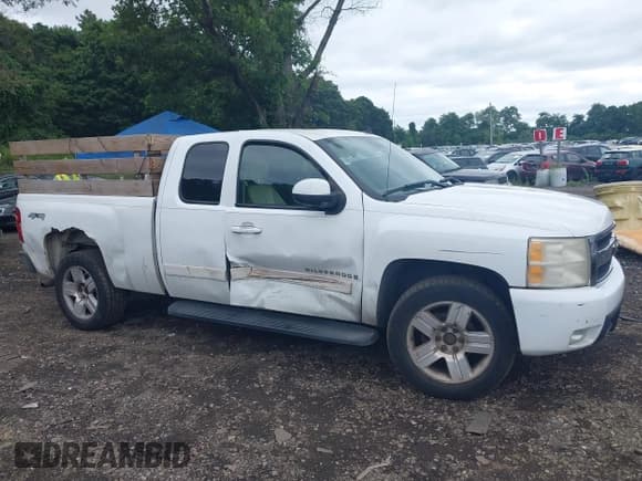 ✅ 2007 Chevrolet Silverado 1500 1LT • VIN: 1GCEK19087Z563778 • Lot: 43032881. Listed on IAAI with 286,737 mi. Free auction sales archive from the USA and detailed vehicle history report at DreamBid. Image 13.