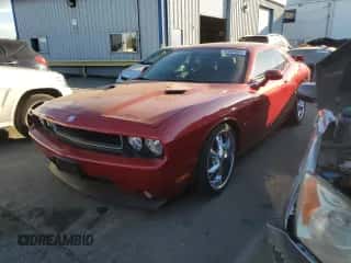 2010 Dodge Challenger R/T Classic z VIN 2B3CJ5DT2AH323427, wystawiony jako Copart lot #72934564 z przebiegiem 61 433 mil mil oraz Szkoda całkowita • Salvage title. Historia ofert i sprzedaży dostępna na DreamBid. Obrazek 1.