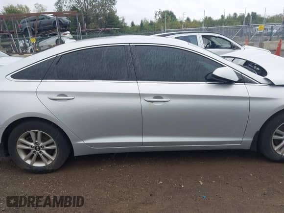 2015 Hyundai Sonata SE z VIN 5NPE24AF9FH222543, wystawiony jako IAAI lot #43351081 z przebiegiem 54 367 mil mil oraz . Historia ofert i sprzedaży dostępna na DreamBid. Obrazek 13.