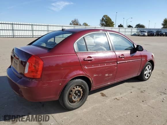 2008 Hyundai Accent GLS z VIN KMHCN46C08U279134, wystawiony jako Copart lot #78236604 z przebiegiem 169 562 mil mil oraz Czysty tytuł • Clean title. Historia ofert i sprzedaży dostępna na DreamBid. Obrazek 3.