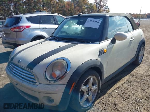 ✅ 2010 MINI Convertible • VIN: WMWMR3C59ATU97806 • Lot: 43558998. Wystawiony na IAAI z przebiegiem Nie podano. Bezpłatny archiwum sprzedaży aukcyjnych z USA i szczegółowy raport historii pojazdu na DreamBid. Zdjęcie 2.