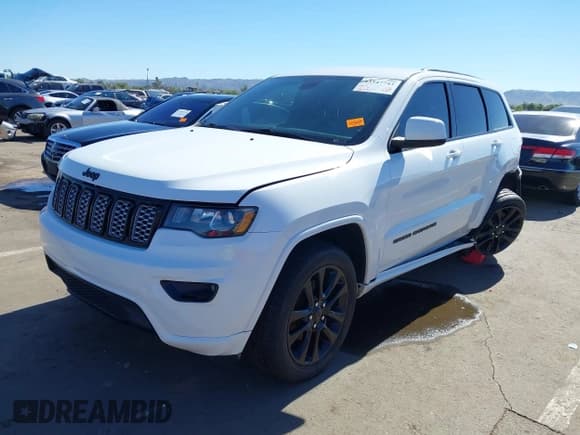 ✅ 2018 Jeep Grand Cherokee Altitude • VIN: 1C4RJFAG0JC266895 • Лот: 43547743. Опубликован ранее на IAAI с пробегом 102 422 миль. Бесплатный доступ к архиву аукционных продаж из США и подробный отчёт об истории автомобиля на DreamBid. Изображение 2.