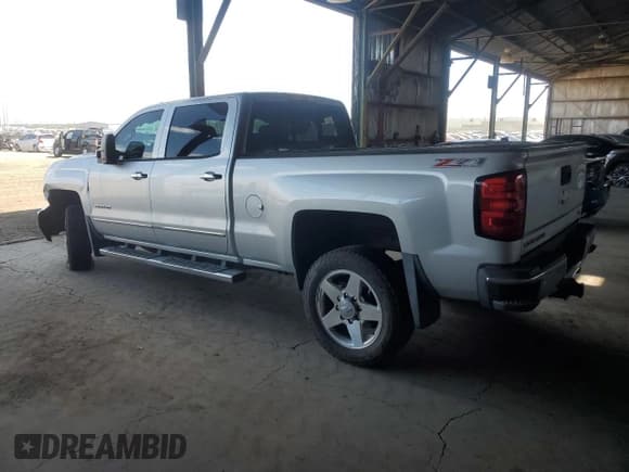 ✅ 2015 Chevrolet Silverado 2500HD LTZ • VIN: 1GC1KWE82FF140198 • Lot: 53965755. Wystawiony na Copart z przebiegiem 79 198 mil. Bezpłatny archiwum sprzedaży aukcyjnych z USA i szczegółowy raport historii pojazdu na DreamBid. Zdjęcie 2.