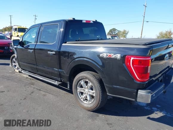 ✅ 2021 Ford F-150 XLT • VIN: 1FTFW1E88MFB87746 • Lot: 43493603. Wystawiony na IAAI z przebiegiem 23 075 mil. Bezpłatny archiwum sprzedaży aukcyjnych z USA i szczegółowy raport historii pojazdu na DreamBid. Zdjęcie 3.