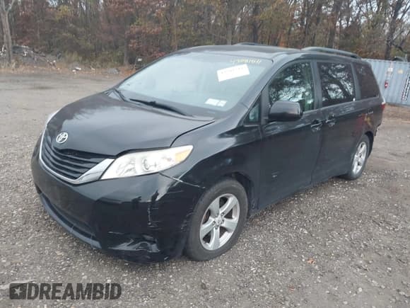 ✅ 2016 Toyota Sienna LE AAS • VIN: 5TDKK3DC2GS727429 • Lot: 43581511. Listed on IAAI with 227,242 mi. Free auction sales archive from the USA and detailed vehicle history report at DreamBid. Image 2.