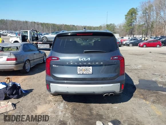 ✅ 2024 Kia Telluride S • VIN: 5XYP64GC0RG527984 • Lot: 41661864. Listed on IAAI with 15,401 mi. Free auction sales archive from the USA and detailed vehicle history report at DreamBid. Image 16.