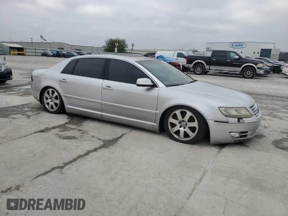 ✅ 2004 Volkswagen Phaeton V8 • VIN: WVWAF63D148007986 • Лот: 69487525. Опубликован ранее на Copart с пробегом 163 503 миль. Бесплатный доступ к архиву аукционных продаж из США и подробный отчёт об истории автомобиля на DreamBid. Изображение 4.