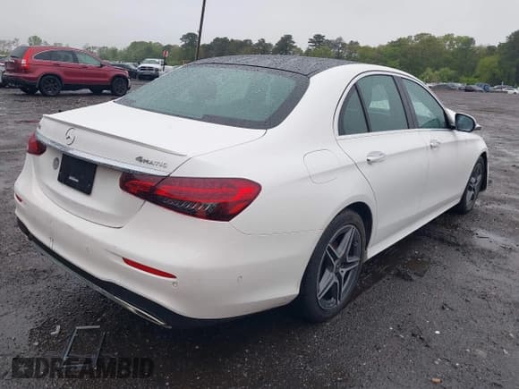 ✅ 2023 Mercedes-Benz E 350 • VIN: W1KZF8EB3PB099299 • Lot: 42202634. Listed on IAAI with 24,157 mi. Free auction sales archive from the USA and detailed vehicle history report at DreamBid. Image 4.