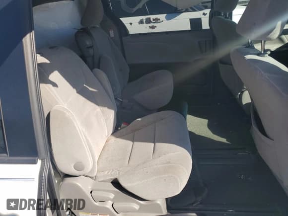 ✅ 2017 Toyota Sienna LE • VIN: 5TDKZ3DC9HS803743 • Lot: 91436895. Listed on Copart with 130,550 mi. Free auction sales archive from the USA and detailed vehicle history report at DreamBid. Image 11.