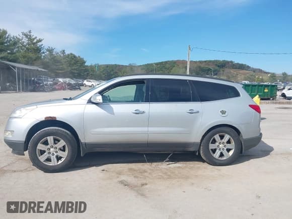 ✅ 2012 Chevrolet Traverse 1LT • VIN: 1GNKRGED7CJ156772 • Lot: 43373687. Wystawiony na IAAI z przebiegiem 117 596 mil. Bezpłatny archiwum sprzedaży aukcyjnych z USA i szczegółowy raport historii pojazdu na DreamBid. Zdjęcie 14.