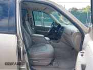 ✅ 2003 Ford Explorer XLS • VIN: 1FMZU72K63UC24434 • Lot: 42768863. Wystawiony na IAAI z przebiegiem 136 209 mil. Bezpłatny archiwum sprzedaży aukcyjnych z USA i szczegółowy raport historii pojazdu na DreamBid. Zdjęcie 5.