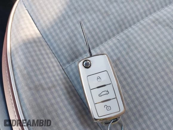 ✅ 2015 Volkswagen Beetle Fleet Edition • VIN: 3VWF17AT3FM602984 • Lot: 41432981. Listed on IAAI with 111,000 mi. Free auction sales archive from the USA and detailed vehicle history report at DreamBid. Image 11.