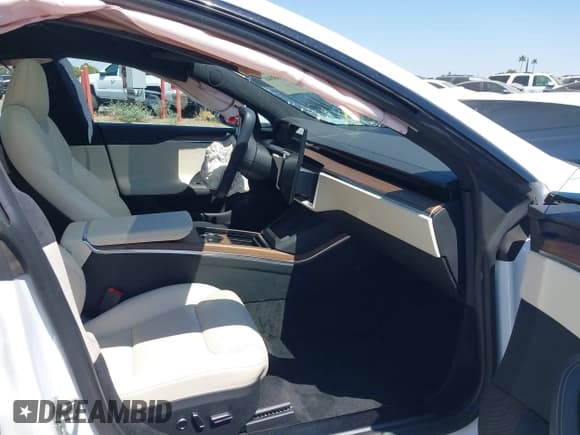 ✅ 2023 Tesla Model S • VIN: 5YJSA1E5XPF518693 • Lot: 42768848. Wystawiony na IAAI z przebiegiem 17 276 mil. Bezpłatny archiwum sprzedaży aukcyjnych z USA i szczegółowy raport historii pojazdu na DreamBid. Zdjęcie 5.