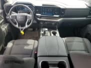 ✅ 2023 Chevrolet Silverado 1500 LT Trail Boss • VIN: 3GCUDFEL7PG150804 • Lot: 70376685. Wystawiony na Copart z przebiegiem 43 018 mil. Bezpłatny archiwum sprzedaży aukcyjnych z USA i szczegółowy raport historii pojazdu na DreamBid. Zdjęcie 8.