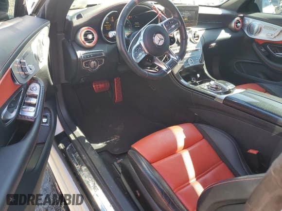 ✅ 2019 Mercedes-Benz C 63 S AMG • VIN: WDDWK8HB5KF862855 • Lot: 86792265. Wystawiony na Copart z przebiegiem 28 586 mil. Bezpłatny archiwum sprzedaży aukcyjnych z USA i szczegółowy raport historii pojazdu na DreamBid. Zdjęcie 8.