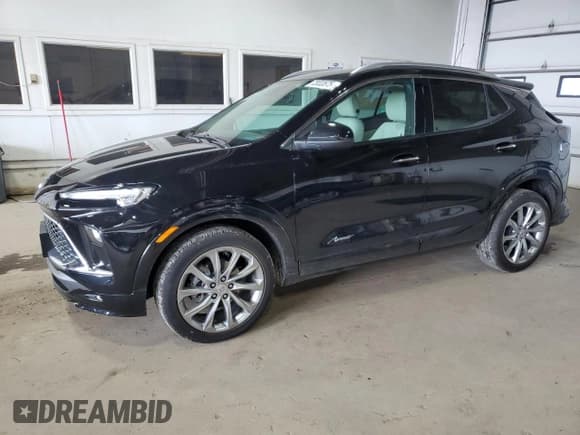 ✅ 2024 Buick Encore GX Avenir • VIN: KL4AMGSL1RB022738 • Lot: 72033575. Wystawiony na Copart z przebiegiem 16 142 mil. Bezpłatny archiwum sprzedaży aukcyjnych z USA i szczegółowy raport historii pojazdu na DreamBid. Zdjęcie 1.