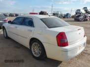 ✅ 2010 Chrysler 300 Touring • VIN: 2C3CA5CV3AH164133 • Lot: 43358783. Wystawiony na IAAI z przebiegiem 79 759 mil. Bezpłatny archiwum sprzedaży aukcyjnych z USA i szczegółowy raport historii pojazdu na DreamBid. Zdjęcie 3.