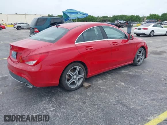 ✅ 2014 Mercedes-Benz CLA 250 • VIN: WDDSJ4EB9EN064724 • Lot: 42415348. Listed on IAAI with 127,739 mi. Free auction sales archive from the USA and detailed vehicle history report at DreamBid. Image 4.
