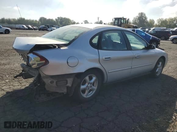 ✅ 2004 Ford Taurus SE • VIN: 1FAFP53UX4A102574 • Lot: 81334565. Wystawiony na Copart z przebiegiem 215 709 mil. Bezpłatny archiwum sprzedaży aukcyjnych z USA i szczegółowy raport historii pojazdu na DreamBid. Zdjęcie 3.
