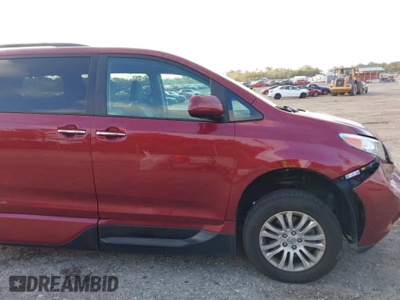 ✅ 2016 Toyota Sienna XLE • VIN: 5TDYK3DC8GS701072 • Lot: 41154795. Listed on IAAI with 52,600 mi. Free auction sales archive from the USA and detailed vehicle history report at DreamBid. Image 13.