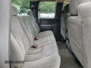 ✅ 2004 Chevrolet Silverado 1500 LS • VIN: 2GCEC19V941138194 • Lot: 67627705. Wystawiony na Copart z przebiegiem 156 592 mil. Bezpłatny archiwum sprzedaży aukcyjnych z USA i szczegółowy raport historii pojazdu na DreamBid. Zdjęcie 10.