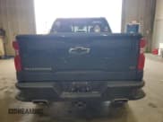 ✅ 2022 Chevrolet Silverado 1500 LT Trail Boss • VIN: 3GCUDFED3NG613754 • Lot: 63392535. Wystawiony na Copart z przebiegiem 28 408 mil. Bezpłatny archiwum sprzedaży aukcyjnych z USA i szczegółowy raport historii pojazdu na DreamBid. Zdjęcie 6.