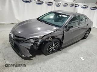 2023 Toyota Camry SE с VIN 4T1G11AK6PU770235, выставлен на аукционе Copart как лот 71582115 с пробегом 41 352 миль миль и Чистый • Clean title. История ставок и продаж доступна на DreamBid. Изображение 1.
