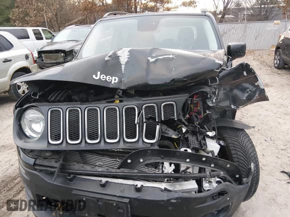 ✅ 2017 Jeep Renegade Latitude • VIN: ZACCJBBB3HPG03566 • Lot: 43810057. Listed on IAAI with 90,279 mi. Free auction sales archive from the USA and detailed vehicle history report at DreamBid. Image 12.