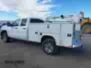 2016 Chevrolet Silverado 2500HD Work Truck z VIN 1GC2KUEG4GZ261086, wystawiony jako IAAI lot #43264492 z przebiegiem 290 510 mil mil oraz . Historia ofert i sprzedaży dostępna na DreamBid. Obrazek 3.