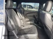 ✅ 2020 Chrysler Pacifica Hybrid Touring L • VIN: 2C4RC1L71LR242402 • Lot: 70153835. Wystawiony na Copart z przebiegiem 39 266 mil. Bezpłatny archiwum sprzedaży aukcyjnych z USA i szczegółowy raport historii pojazdu na DreamBid. Zdjęcie 11.