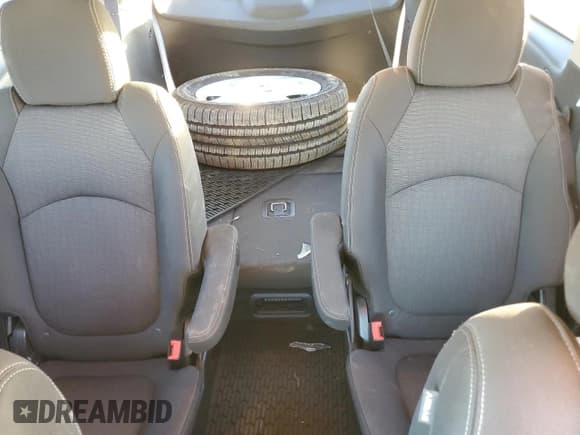 ✅ 2017 Chevrolet Traverse LT • VIN: 1GNKRGKD1HJ155127 • Лот: 91131105. Опубликован ранее на Copart с пробегом 141 643 миль. Бесплатный доступ к архиву аукционных продаж из США и подробный отчёт об истории автомобиля на DreamBid. Изображение 10.