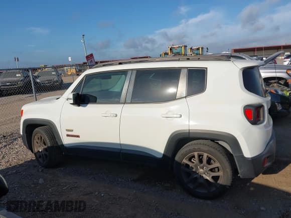 ✅ 2016 Jeep Renegade Latitude • VIN: ZACCJABT5GPD77192 • Лот: 42795562. Опубликован ранее на IAAI с пробегом 82 590 миль. Бесплатный доступ к архиву аукционных продаж из США и подробный отчёт об истории автомобиля на DreamBid. Изображение 14.