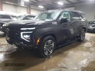 2025 Chevrolet Tahoe Z71 z VIN 1GNS6PRD8SR137179, wystawiony jako Copart lot #43597705 z przebiegiem 1 020 mil mil oraz Szkoda całkowita • Salvage title. Historia ofert i sprzedaży dostępna na DreamBid. Obrazek 1.