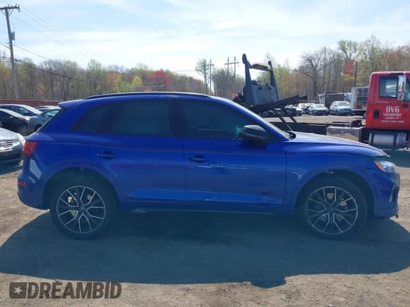 ✅ 2024 Audi SQ5 Premium Plus • VIN: WA1B4AFY2R2108129 • Lot: 42095095. Listed on IAAI with 12,504 mi. Free auction sales archive from the USA and detailed vehicle history report at DreamBid. Image 13.