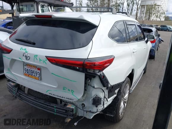 ✅ 2022 Toyota Highlander Platinum • VIN: 5TDFZRBH7NS202720 • Лот: 43703105. Опубликован ранее на IAAI с пробегом 61 791 миль. Бесплатный доступ к архиву аукционных продаж из США и подробный отчёт об истории автомобиля на DreamBid. Изображение 4.