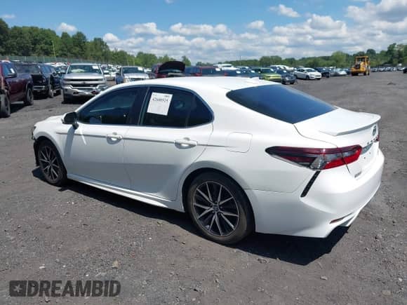 2021 Toyota Camry SE with VIN 4T1G11BKXMU023943, listed as a IAAI auction lot 42600515 with 70,445 mi miles and . Bid and sale history available at DreamBid. Image 3.